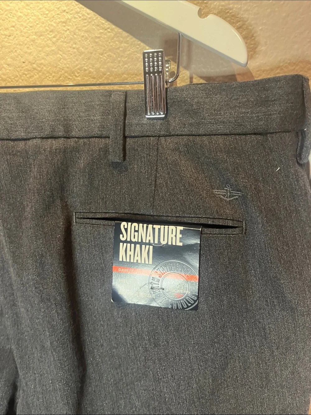 New Dockers Men’s Signature Khaki Gray Pants Size 42 x 30 Classic Fit NWT